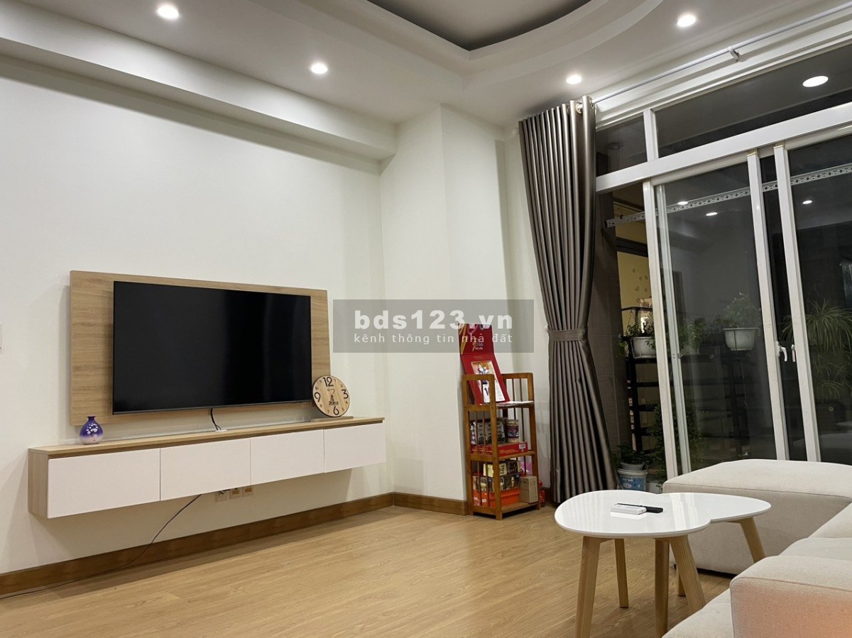 Gia đình cần bán CH Thuận Việt 90m2, 3PN, 2WC, căn góc, có bancon, SH lâu dài. Giá bán: 4.1 tỷ TL