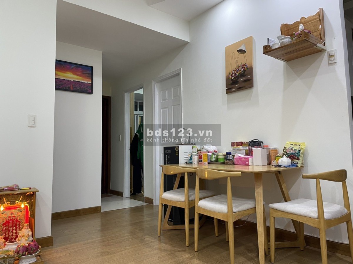 Gia đình cần bán CH Thuận Việt 90m2, 3PN, 2WC, căn góc, có bancon, SH lâu dài. Giá bán: 4.1 tỷ TL