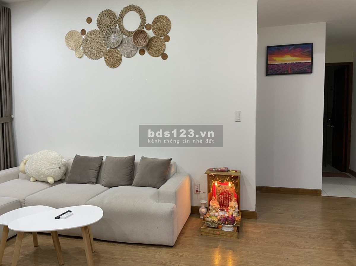 Gia đình cần bán CH Thuận Việt 90m2, 3PN, 2WC, căn góc, có bancon, SH lâu dài. Giá bán: 4.1 tỷ TL