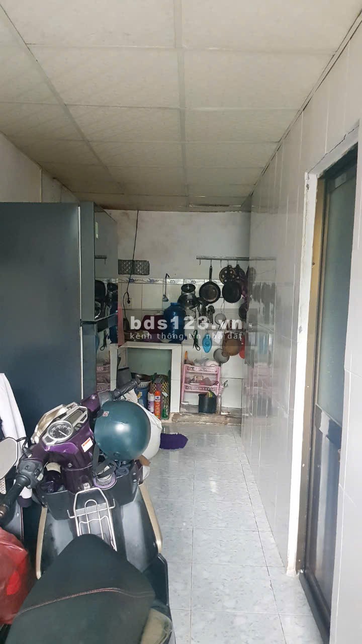 Bán nhà chính chủ gần QL1A, 45m2, 2 lầu, giá chỉ hơn 1 tỷ
