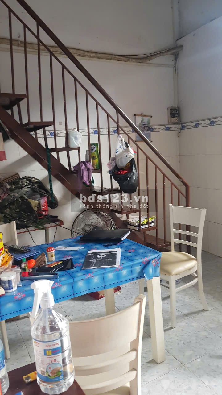 Bán nhà chính chủ gần QL1A, 45m2, 2 lầu, giá chỉ hơn 1 tỷ