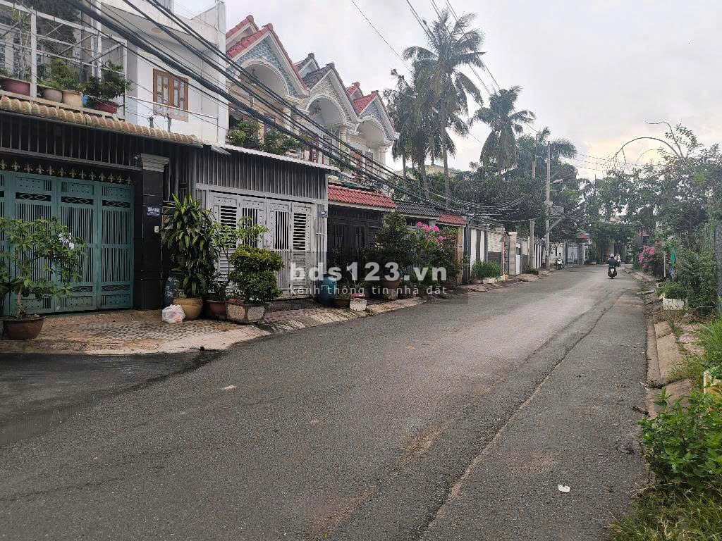 Bán nhanh nền đất đường 102, đường 5M xe hơi quay đầu, full thổ cư, giá chỉ 4 tỷ thương lượng