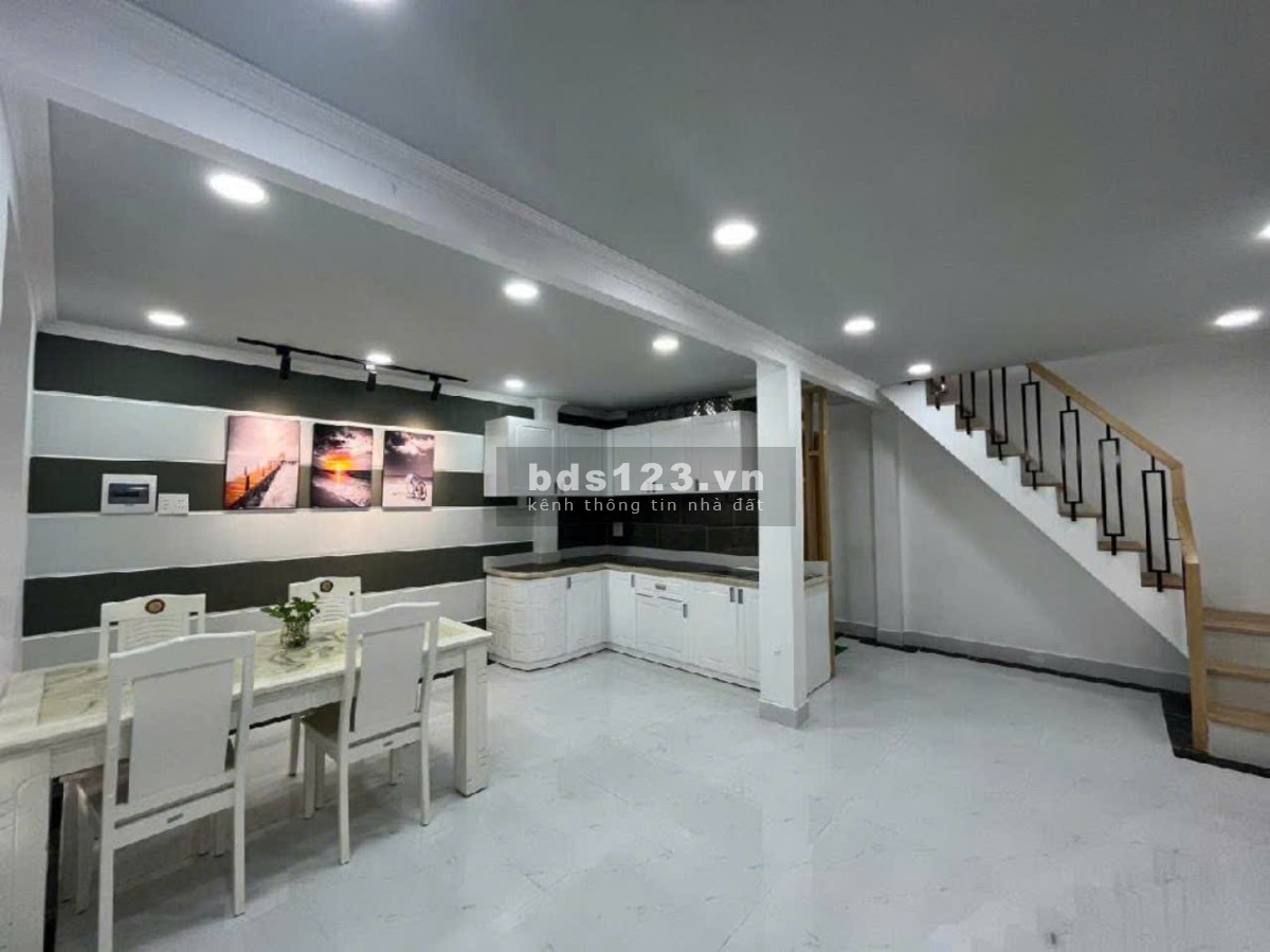 Hiếm! Chưa tới 5 tỷ có ngay nhà mặt tiền đường 33m2, nhà đẹp 3 tầng BTCT chắc chắn
