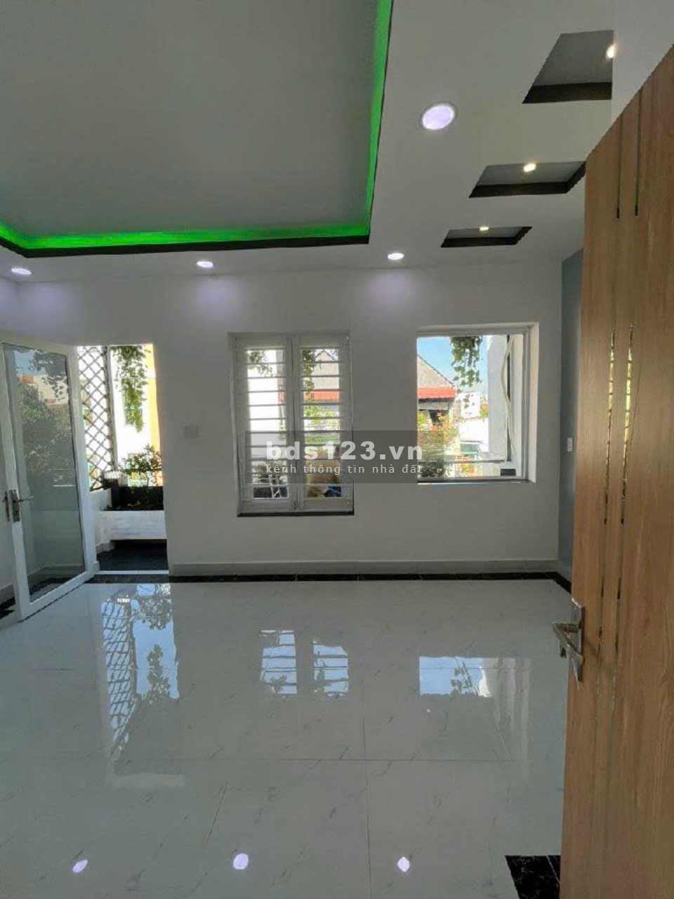 Hiếm! Chưa tới 5 tỷ có ngay nhà mặt tiền đường 33m2, nhà đẹp 3 tầng BTCT chắc chắn