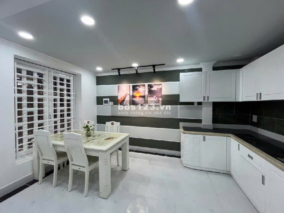 Hiếm! Chưa tới 5 tỷ có ngay nhà mặt tiền đường 33m2, nhà đẹp 3 tầng BTCT chắc chắn