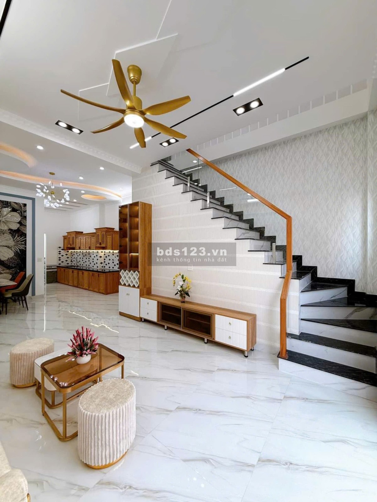 Cần bán nhà 1 trệt 1 lầu đường Nguyễn Văn Cừ Cần Thơ Diện tích 5x13=65m2 Giá 3 tỷ 550