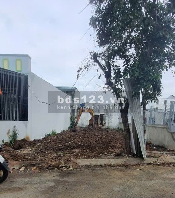 Bán gấp lô đất mặt tiền 168M2 - 1tỷ750TR - Gần chợ Xuân Thới Thượng