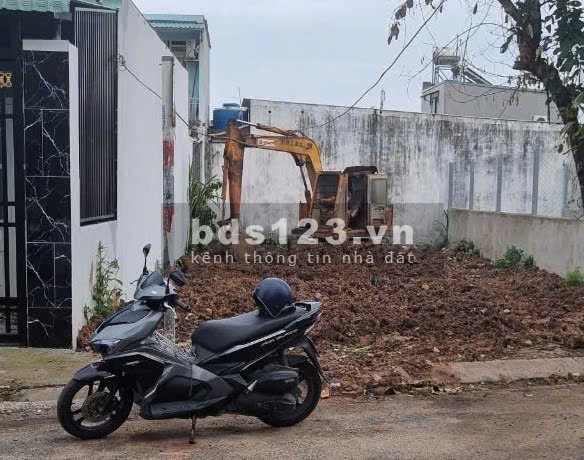 Bán gấp lô đất mặt tiền 168M2 - 1tỷ750TR - Gần chợ Xuân Thới Thượng