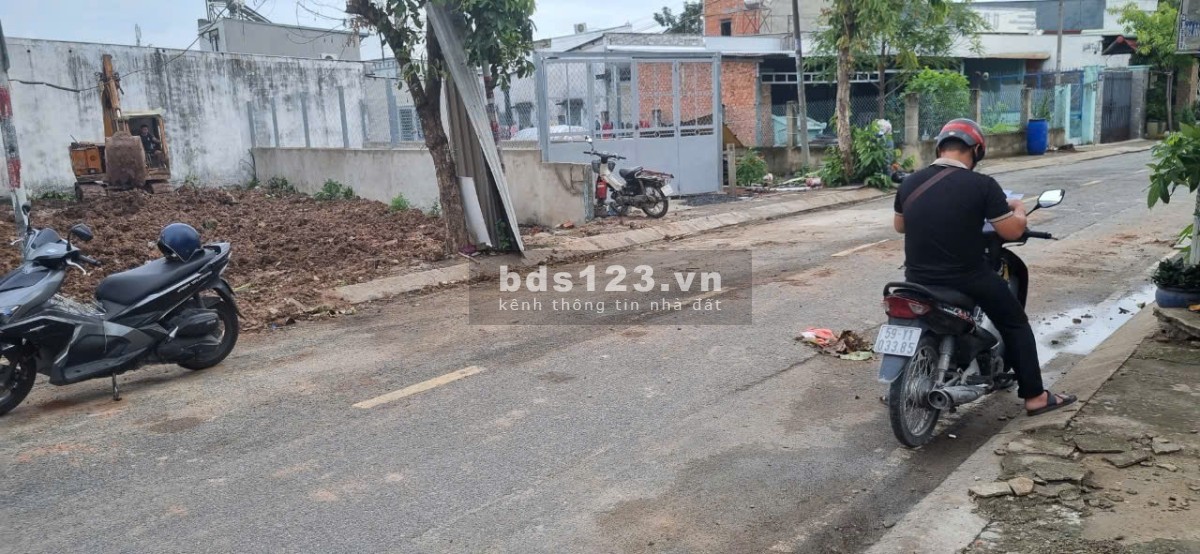 Bán gấp lô đất mặt tiền 168M2 - 1tỷ750TR - Gần chợ Xuân Thới Thượng