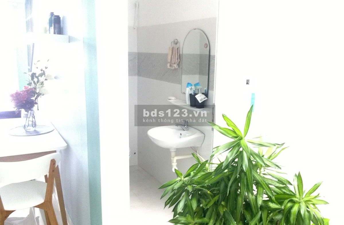 Nhà chính chủ cần bán gấp nhà 1 trệt 1 lầu 4x12 shr hoàn công full nội thất giá chỉ 1ty350