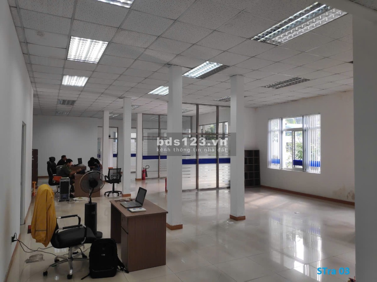 Cho Thuê Nhà Xưởng và Văn Phòng Diện Tích 2.600M2 Đường Phan Huy Ích Gần KCN Tân Bình