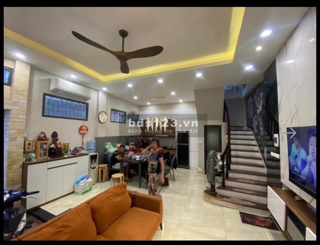 Gia đình cần bán Gấp căn nhà tại đường Nguyễn Trãi 40m, 4 tầng, mặt tiền 5m, giá ~7 tỷ