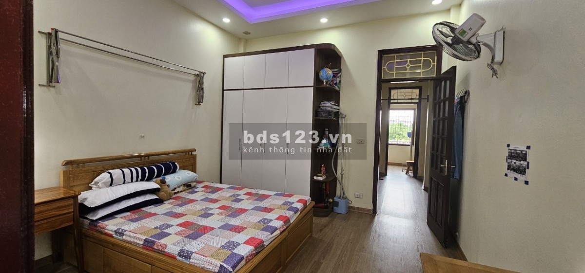 Nhà đẹp dân xây thoáng 4 tầng - Ô tô tránh - Vừa túi tiền, DT 45/50M2, MT 4.2M2 giá chỉ 5.25 tỷ
