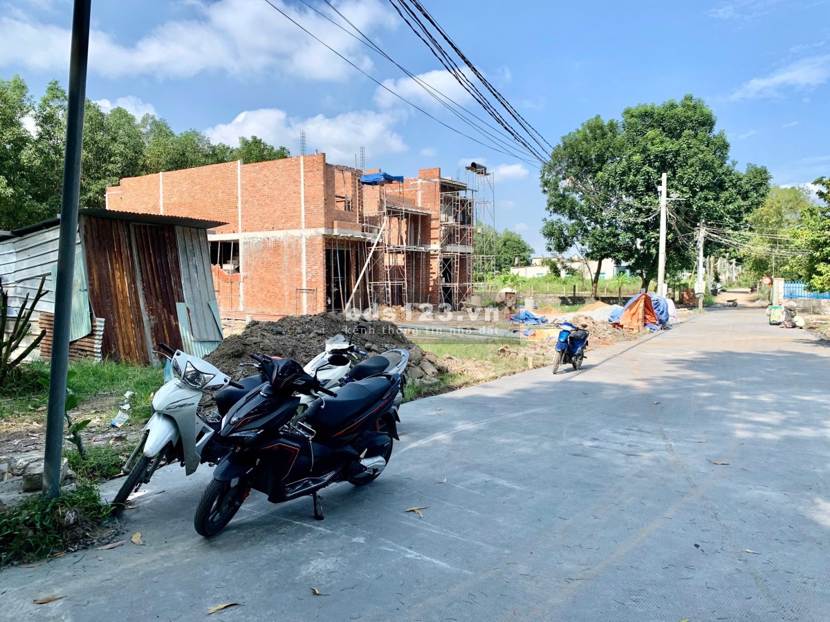 Cần bán 3 căn nhà mới xây chính chủ gần KDL Bửu Long