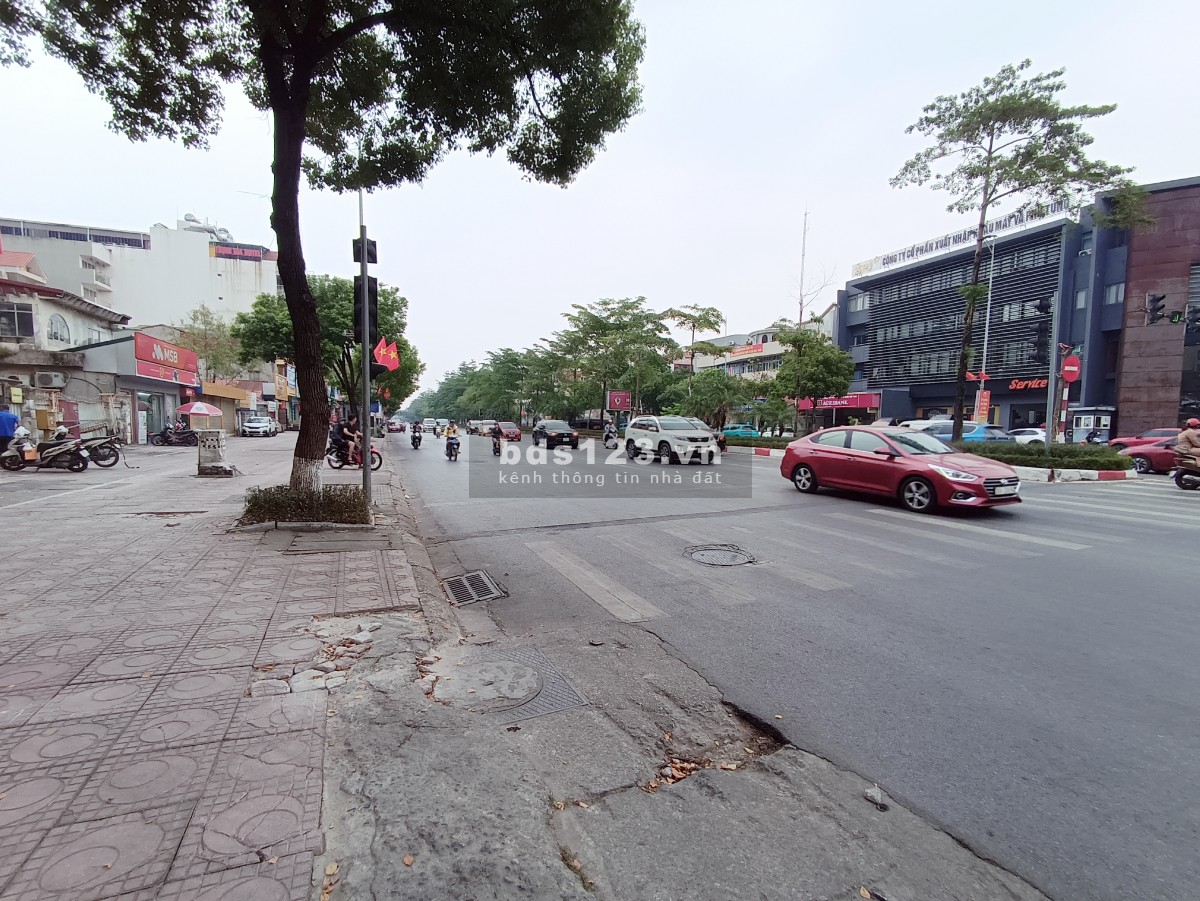 Bán rẻ nhà 7 tầng, thang máy nhập, Gara 2 ô tô, nội thất tiền tỷ, Vũ Đức thận, TT quận Long Biên