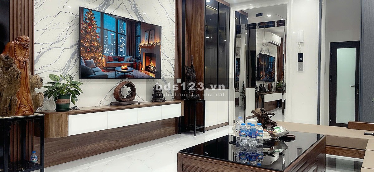 Bán rẻ nhà 7 tầng, thang máy nhập, Gara 2 ô tô, nội thất tiền tỷ, Vũ Đức thận, TT quận Long Biên