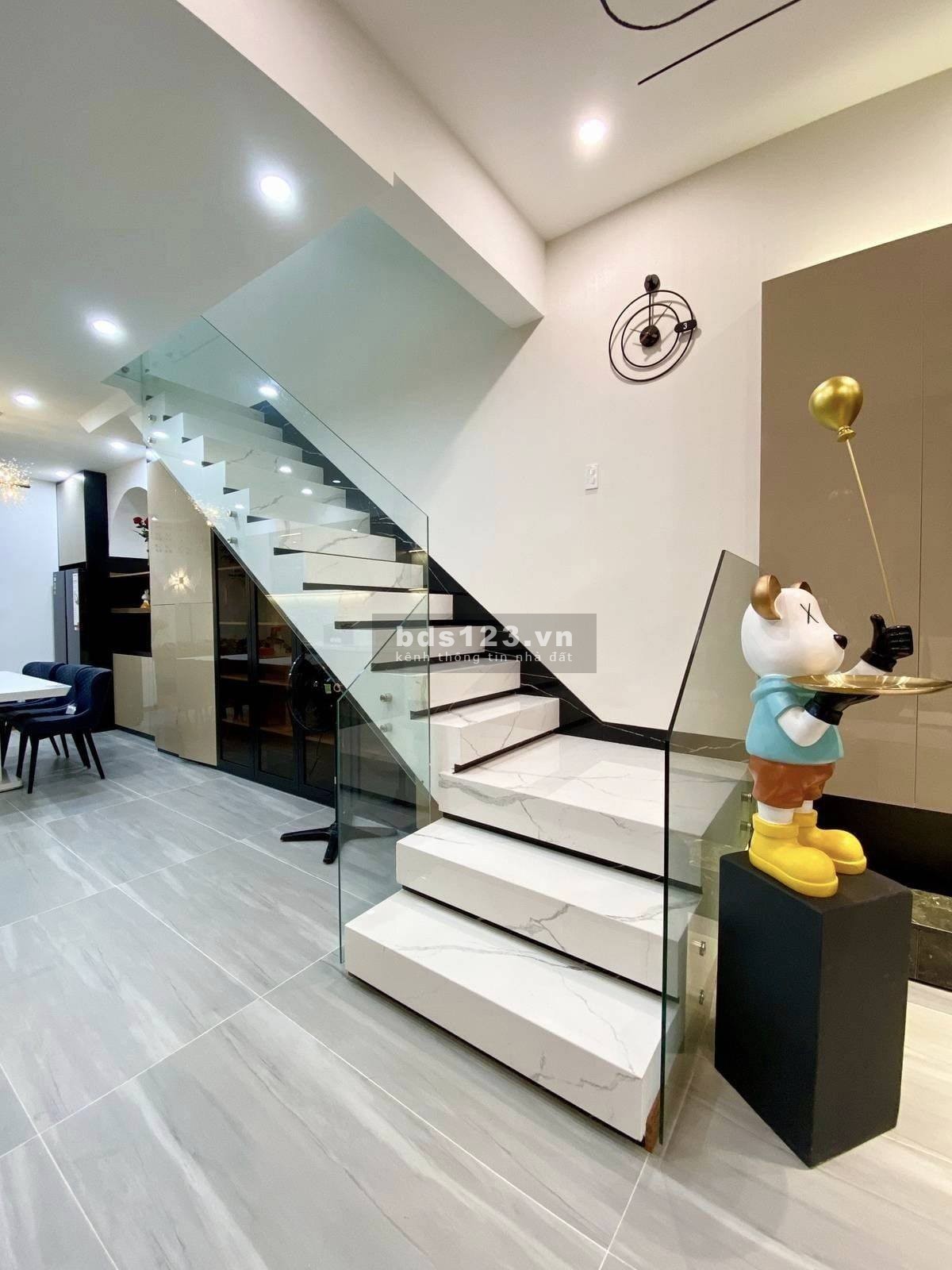 Nhà 1 trệt 2 lầu giá tốt, vị trí đắc địa cho kinh doanh buôn bán lẫn mua ở tại trung tâm Thuận Giao