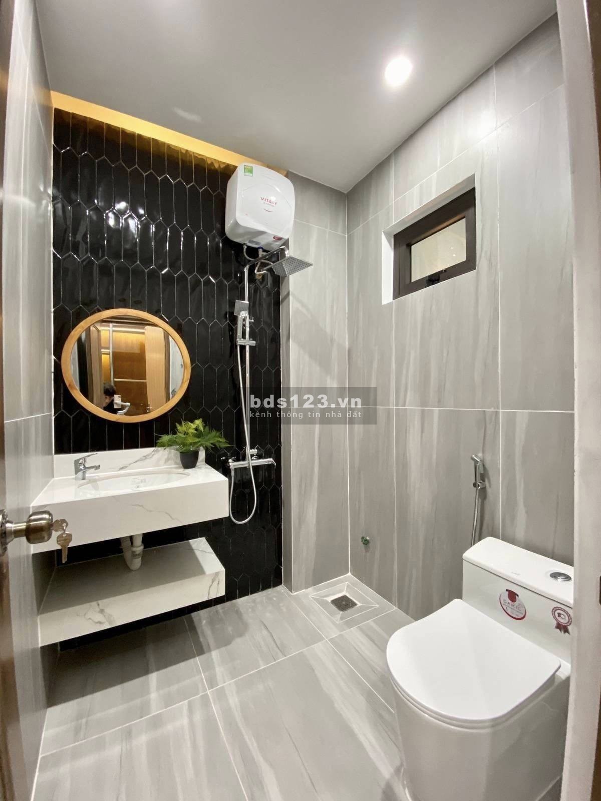 Nhà 1 trệt 2 lầu giá tốt, vị trí đắc địa cho kinh doanh buôn bán lẫn mua ở tại trung tâm Thuận Giao