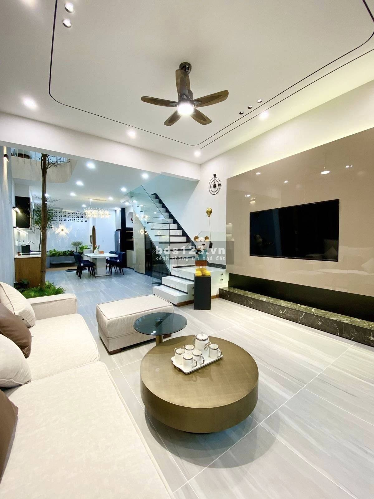 Nhà 1 trệt 2 lầu giá tốt, vị trí đắc địa cho kinh doanh buôn bán lẫn mua ở tại trung tâm Thuận Giao