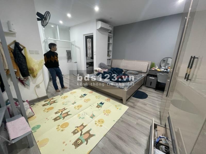 Bán nguyên căn mới xây 3 tỷ 5 Phương Mai, ngõ thông 5 oto cách 40m, nhà đẹp ở luôn.