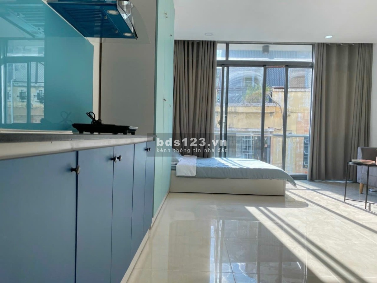 Cho thuê căn hộ 1 phòng ngủ view ban công thoáng mát ngay trung tâm Quận 1