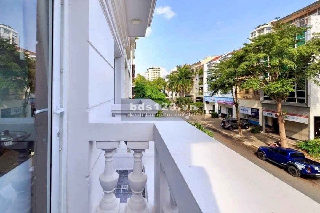 Căn hộ studio 40M2, bancol lớn, ngay giữa trung tâm quận 7, cách lotte 500M, gần cầu Kênh Tẻ