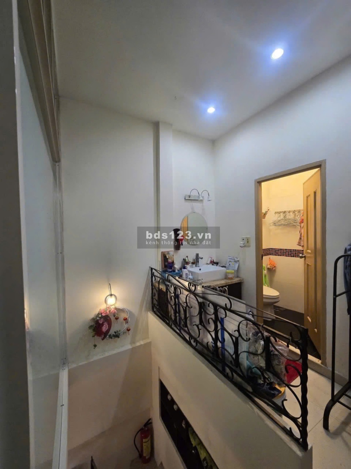 Bán nhà Dạ Nam, 2 tầng, hẻm xe tải, kinh doanh mua bán sầm uất, 31 M2, giá chỉ 4.5 tỷ