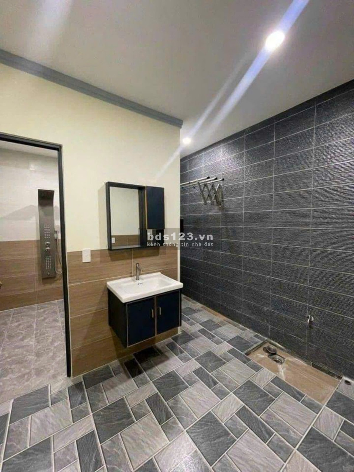 Chính chủ kẹt tiền cần bán gấp căn nhà 1 trệt 1 lửng gần văn miếu Trấn Biên, giảm 100tr, giá 550tr