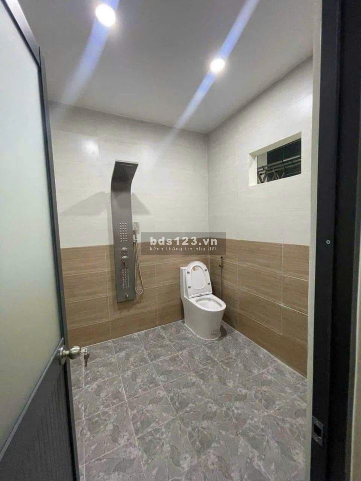Chính chủ kẹt tiền cần bán gấp căn nhà 1 trệt 1 lửng gần văn miếu Trấn Biên, giảm 100tr, giá 550tr