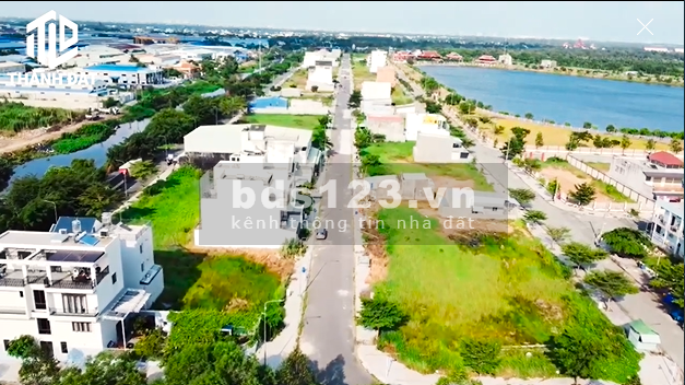 Em đang có miếng đất đặc biệt đối diện quỹ đất Trung Tâm Thương Mại, thiên thời địa lợi nhân hòa.