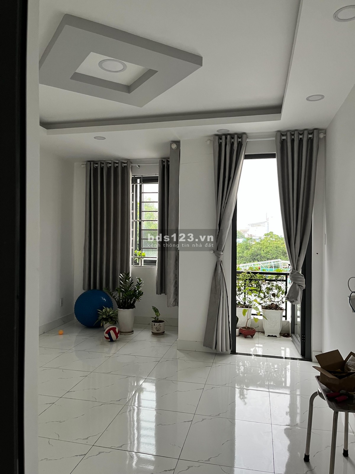 2 phòng ngủ, 2 toilets, 1 bếp, Tổng diện tích: 120m2