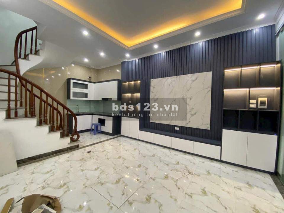 Bán nhà Hoàng Mai, sổ vuông, ngõ ô tô nông, 40M2, chỉ hơn 4.5 tỷ