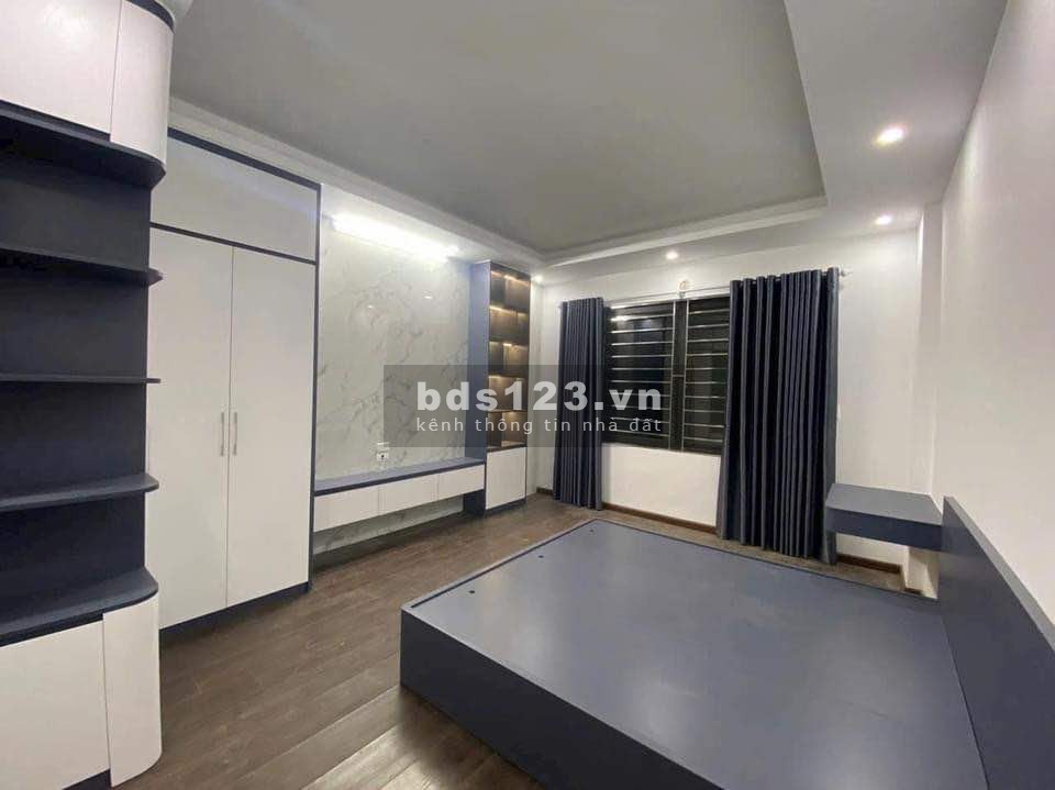 Bán nhà Hoàng Mai, sổ vuông, ngõ ô tô nông, 40M2, chỉ hơn 4.5 tỷ