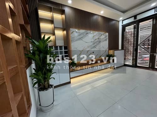 Bán nhà Hoàng Mai ô tô đỗ công, sổ vuông, 40M2 chỉ 4.5 tỷ