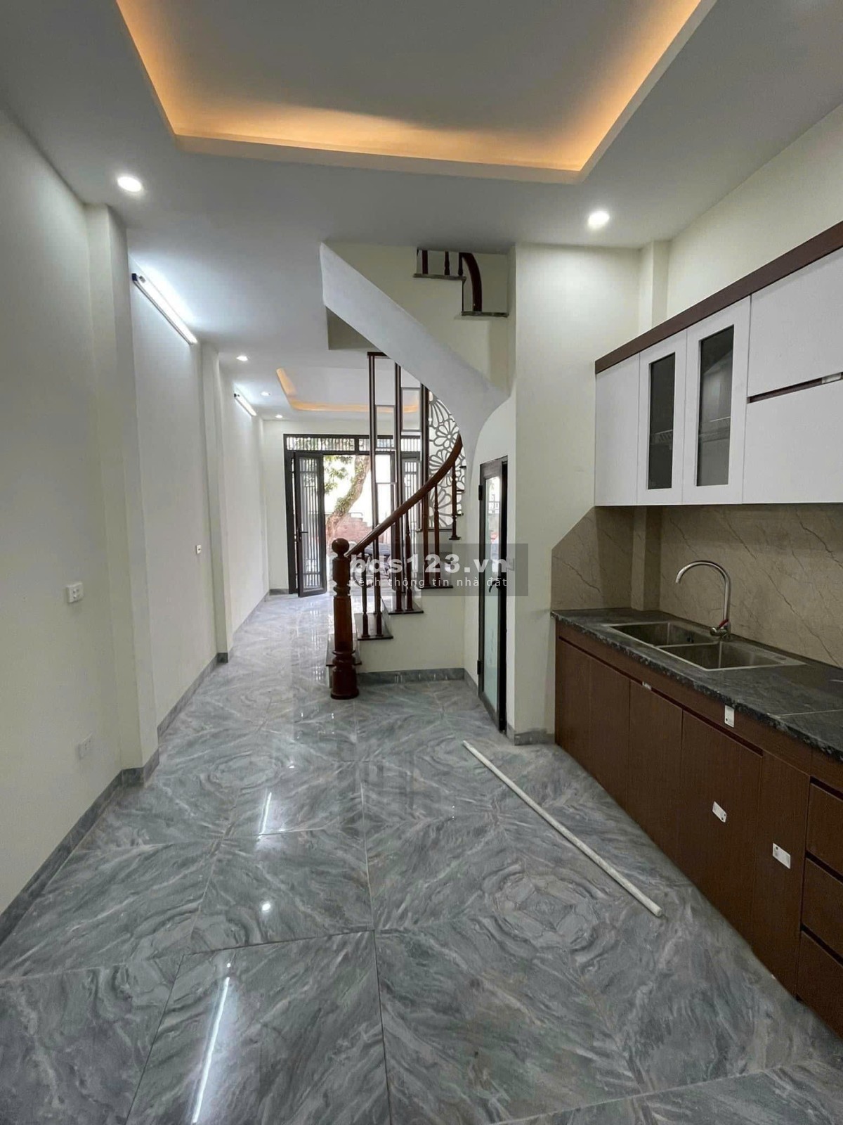 Bán nhà Hoàng Mai, số đẹp, ô tô đổ cửa, 38M2 nhỉnh 4 tỷ