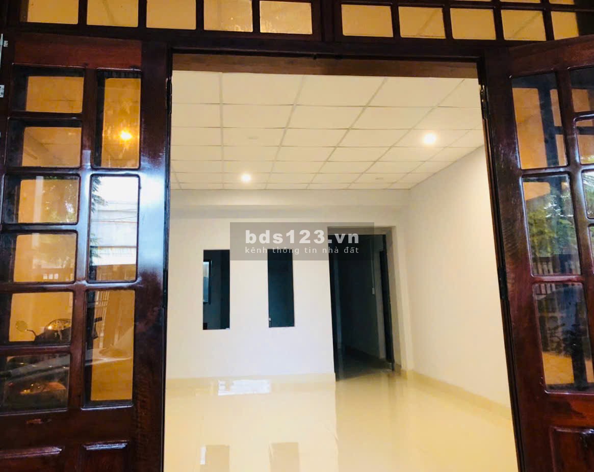 Hạ thêm 100 triệu, mặt tiền Tôn Đản, kinh doanh sầm uất, chỉ nhỉnh hơn 4 tỷ, gần 135 m2, ngang 7m