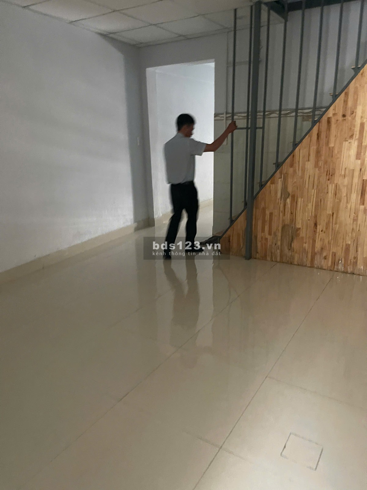 Hạ thêm 100 triệu, mặt tiền Tôn Đản, kinh doanh sầm uất, chỉ nhỉnh hơn 4 tỷ, gần 135 m2, ngang 7m