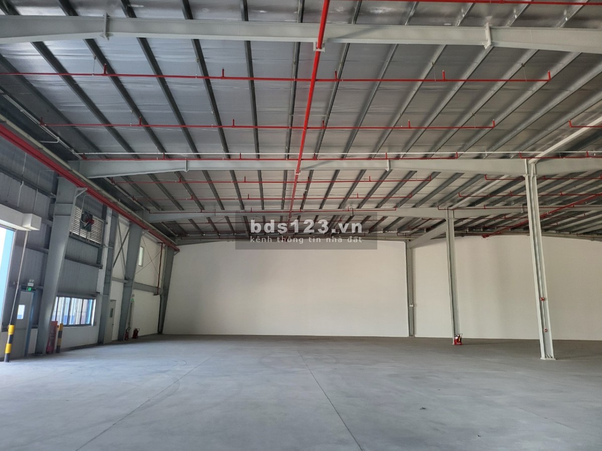 Cho thuê 2400m2 xưởng mới trong KCN tại Long Thành, Đồng Nai, giá: 270 triệu, SX đa ngành nghề