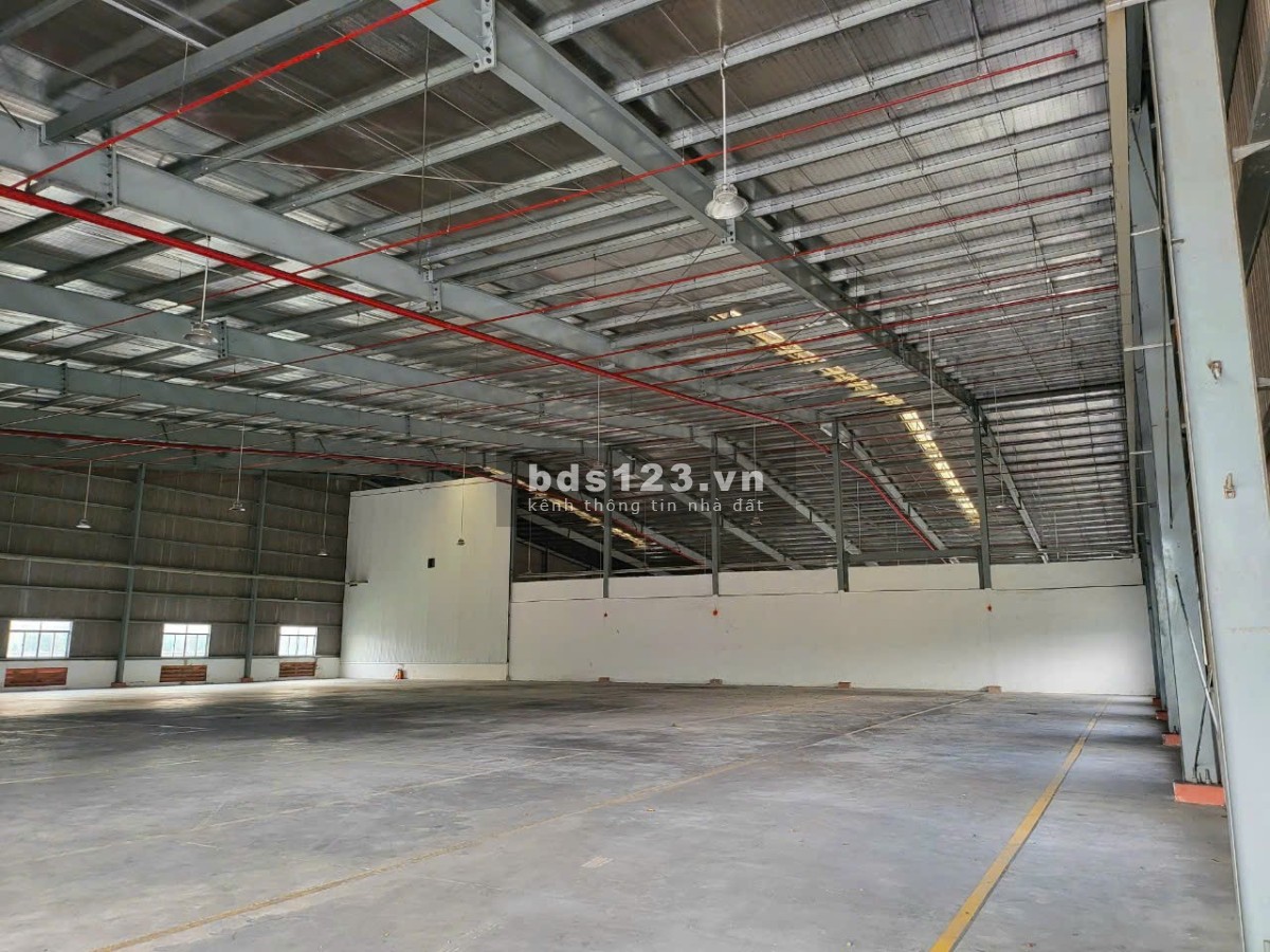 Cho thuê 2800m2 XƯỞNG mới 100%, tại : Tân Uyên, Gía: 220 triệu/tháng, PCCC tự động, đường cont