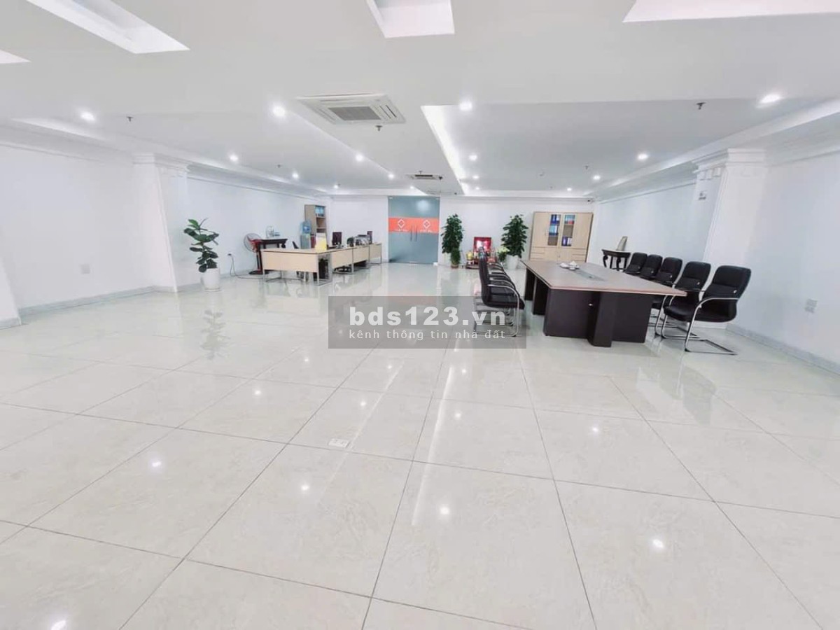 Bán tòa VP mặt phố Hồng Tiến - Mặt tiền siêu rộng, kinh doanh, view hồ - 495M - 9 Tầng - Hơn 200 tỷ