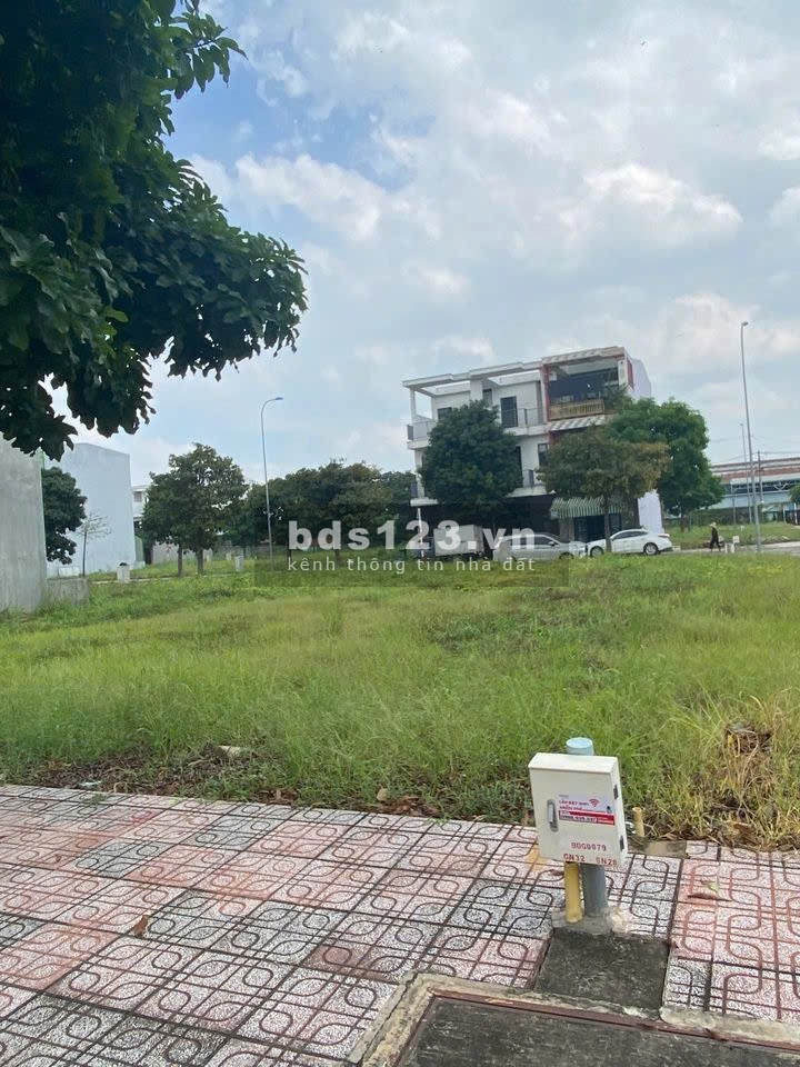 Chính chủ cần bán 100M2 đất mặt tiền chợ Bình Dương 2ty5