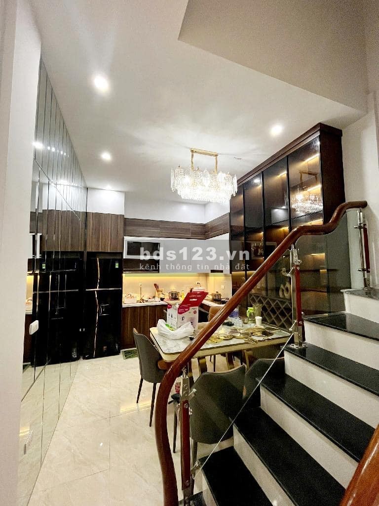 Bán nhà mặt phố Tây Sơn siêu đẹp 40m vỉa hè kinh doanh đỉnh mặt tiền rộng chỉ nhỉnh 16,3 tỷ đồng.
