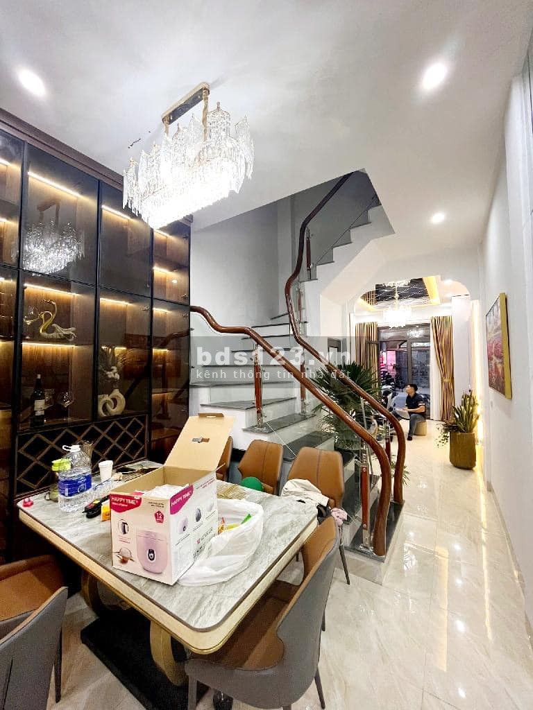 Bán nhà mặt phố Tây Sơn siêu đẹp 40m vỉa hè kinh doanh đỉnh mặt tiền rộng chỉ nhỉnh 16,3 tỷ đồng.