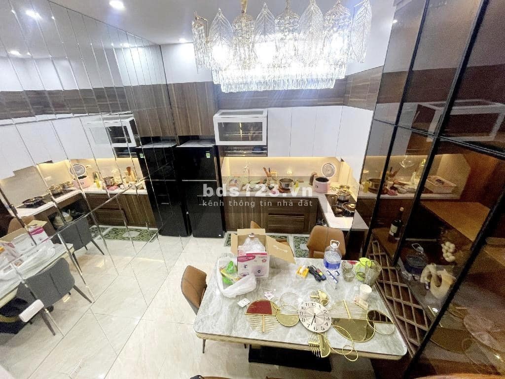 Bán nhà mặt phố Tây Sơn siêu đẹp 40m vỉa hè kinh doanh đỉnh mặt tiền rộng chỉ nhỉnh 16,3 tỷ đồng.