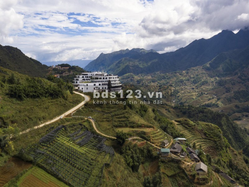 Bán 1000M2 2 mặt tiền GIÁ 30 TỶ trung tâm thị trấn Sapa Lào Cai