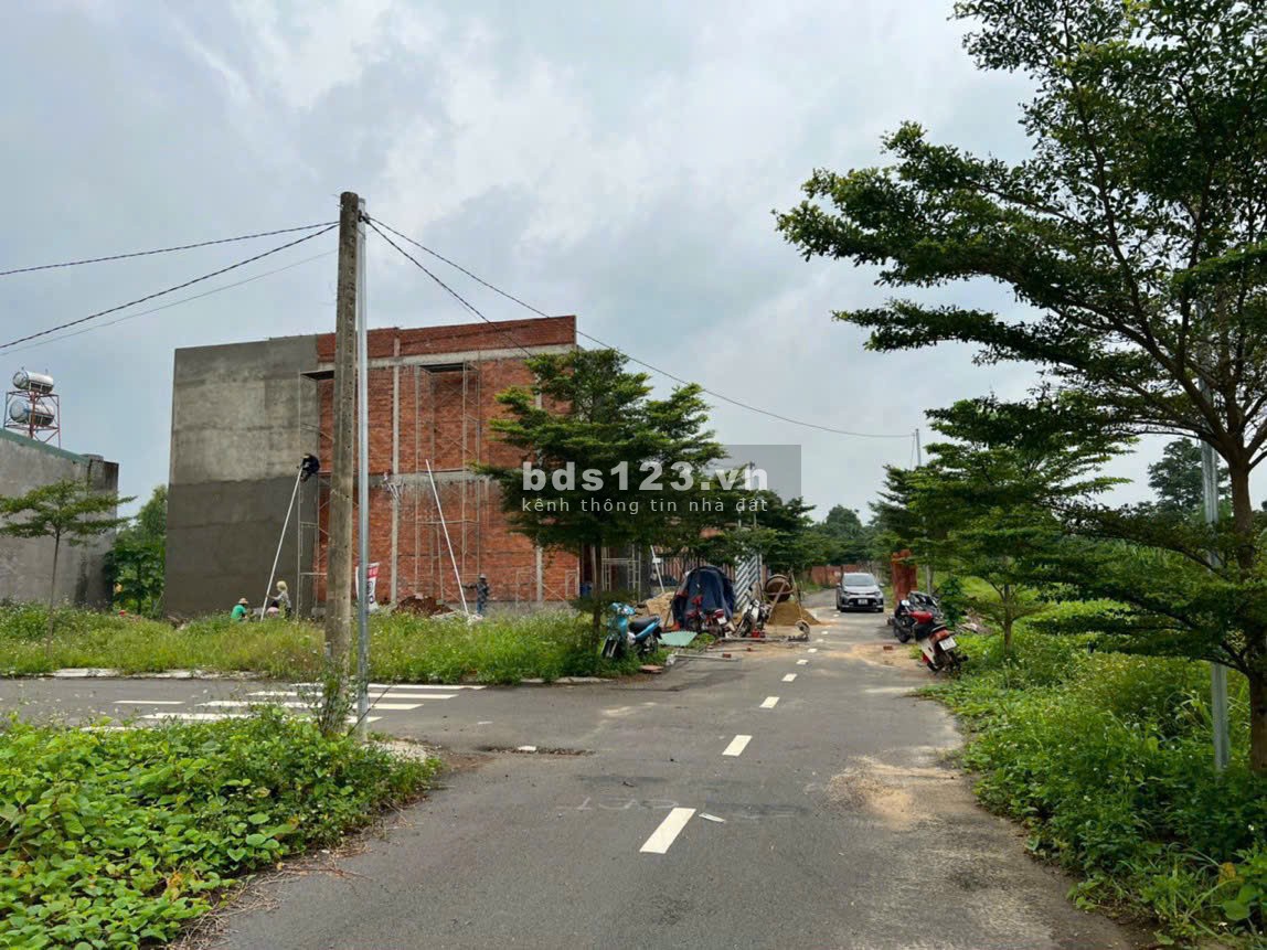 Đất đẹp nằm gần chợ Sông Trầu, sổ riêng thổ cư 100%, công chứng ngay trong ngày