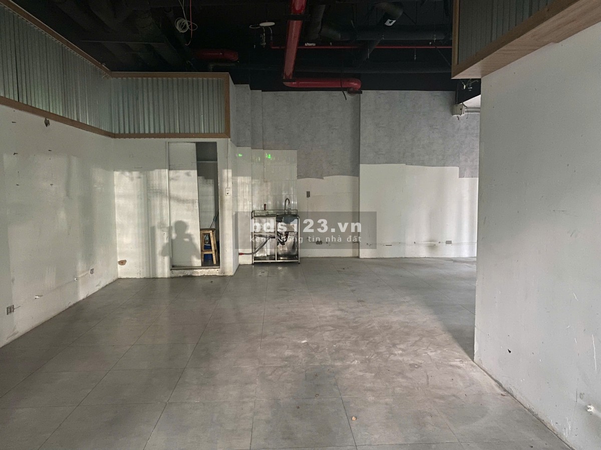 Bán căn shop căn góc, mặt đường chính, diện tích 52M2, đã có sổ giá 15 tỷ