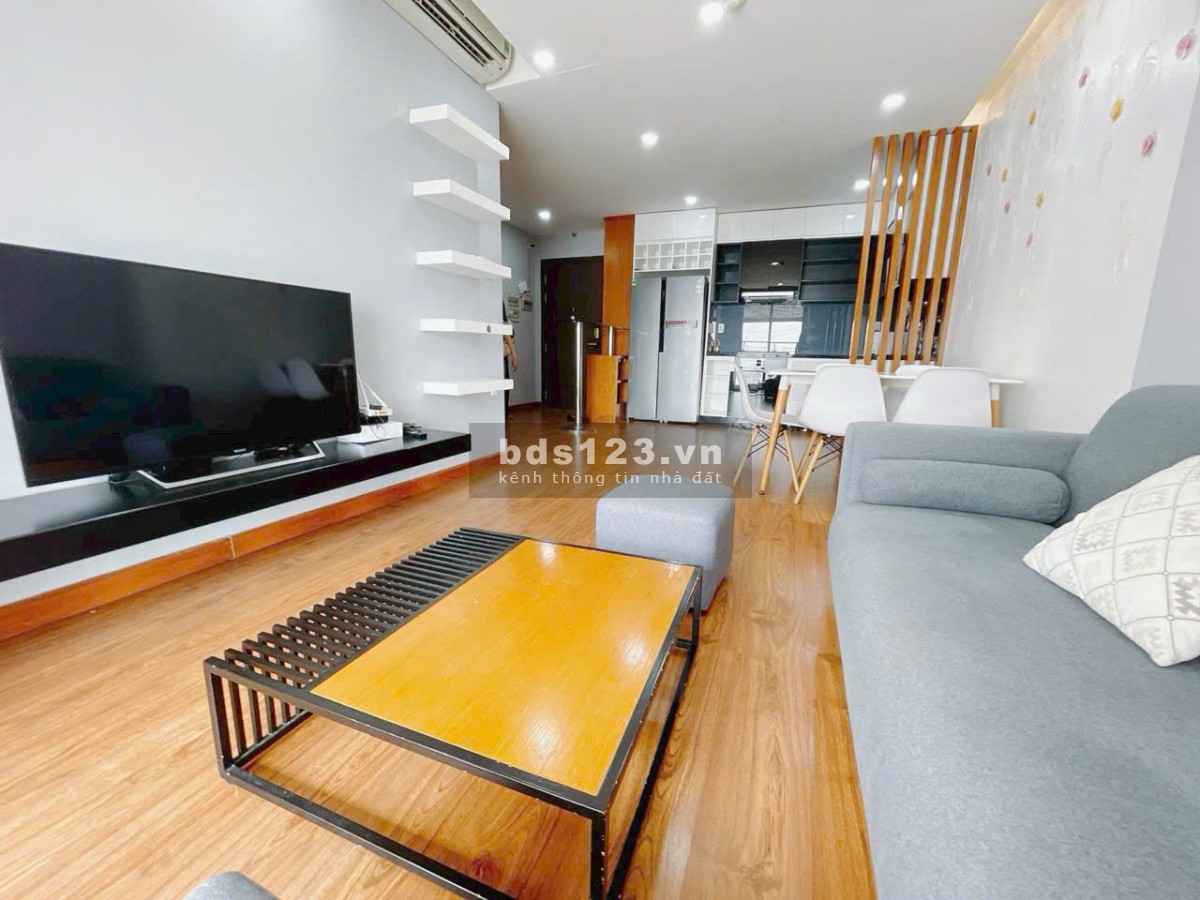 Gia đình em cần bán CH 590 CMT8, 71m2, 2PN, SH vĩnh viễn, căn góc. Giá thật nhà thật: 3.45 tỷ TL