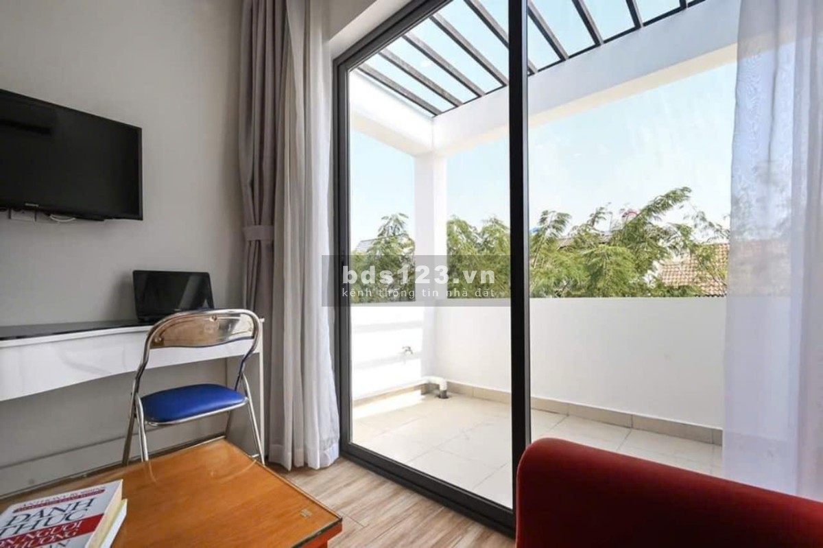 Căn hộ dịch vụ 1PN có ban công rộng tại Hưng Gia 2, giá 16 triệu