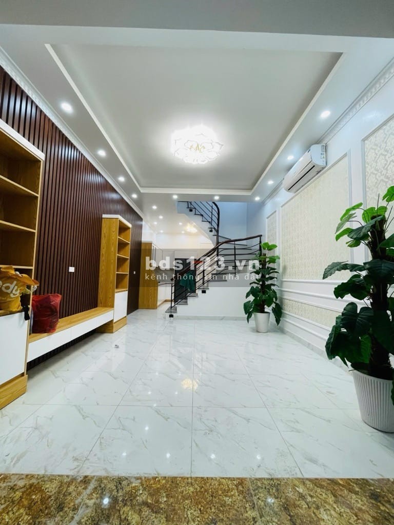 Nhà Đẹp Giá Hời! Ngọc Thụy 40m, 5 Tầng, 5.x Tỷ